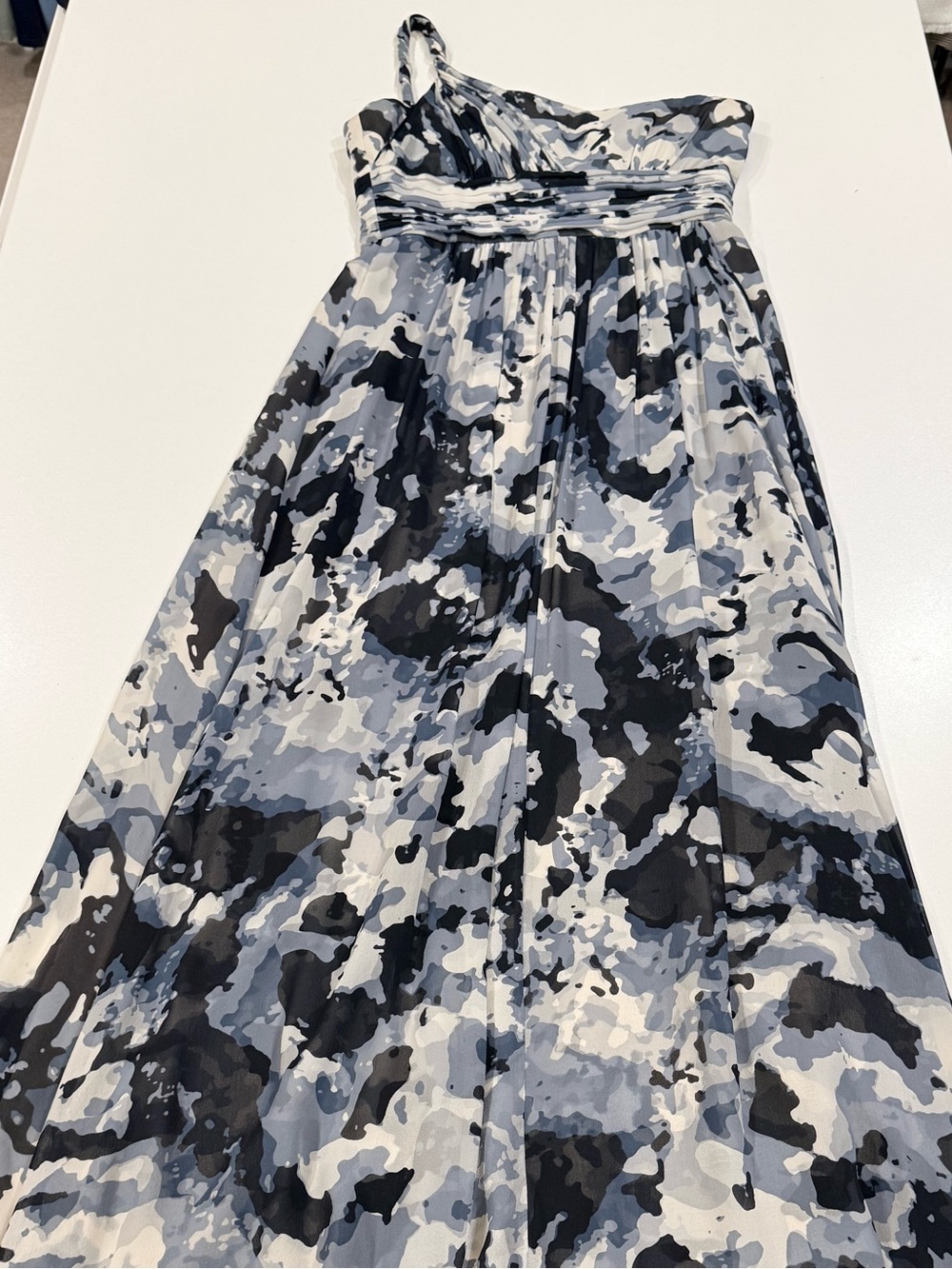 BCBGMAXAZRIA One Shoulder Silk Chiffon Dress Blue Gray Abstract Print Size 6 - Picture 4 of 16